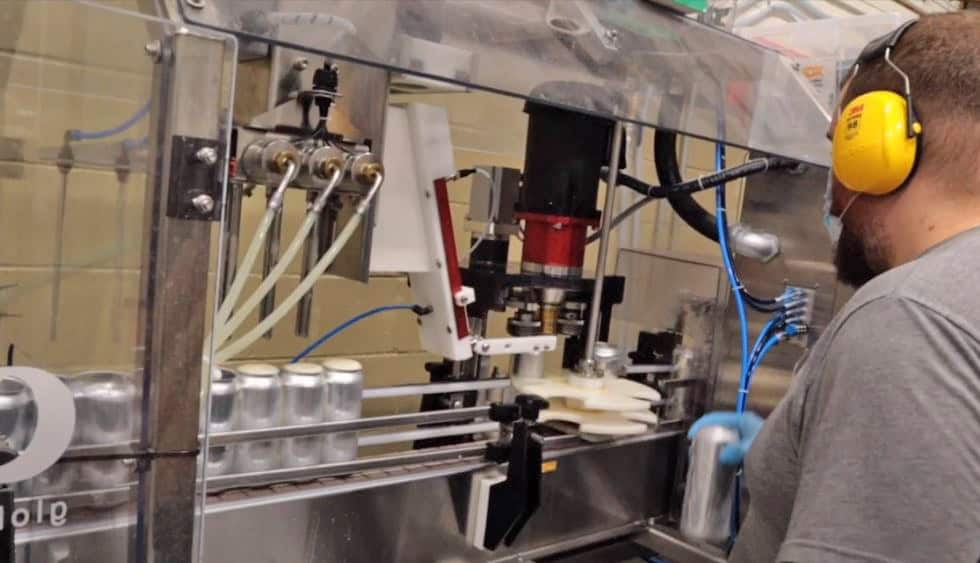 Advanced industrial automation for streamlined packaging processes.